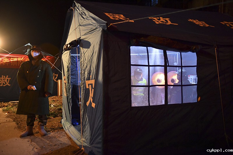 余姚寒夜“守卡人” 筑就坚实“防疫墙”