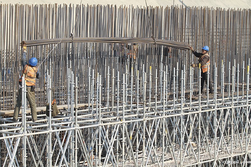 湖底隧道工地活跃着近百名来自大凉山的工友—— 穿越太湖 别样“彝年”