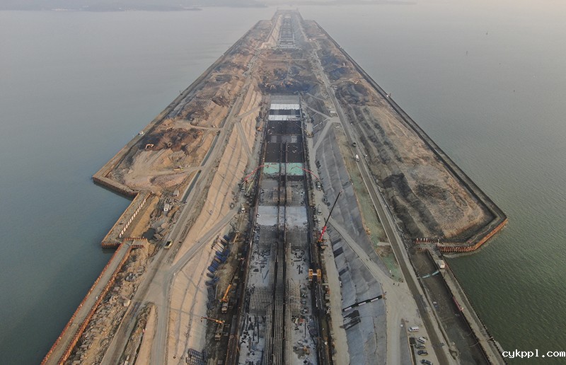 湖底隧道工地活跃着近百名来自大凉山的工友—— 穿越太湖 别样“彝年”