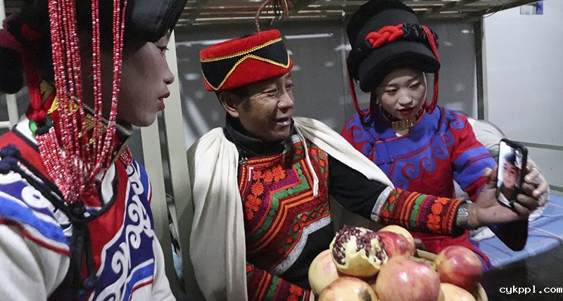 湖底隧道工地活跃着近百名来自大凉山的工友—— 穿越太湖 别样“彝年”