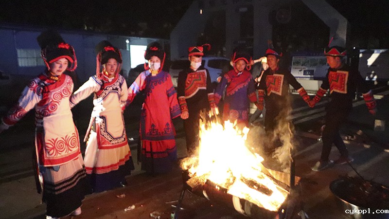 湖底隧道工地活跃着近百名来自大凉山的工友—— 穿越太湖 别样“彝年”