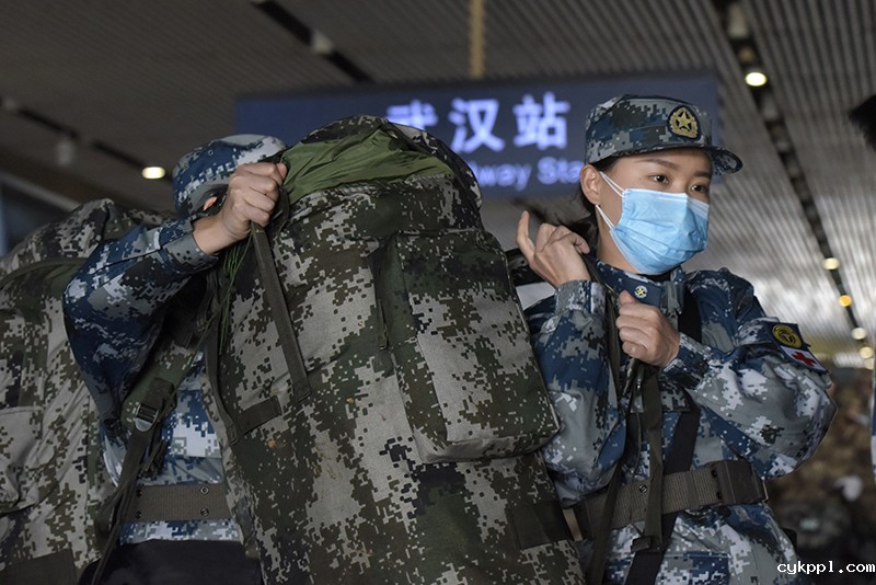 空地联运 军队又一批1200名医护人员抵达武汉