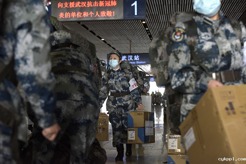 空地联运 军队又一批1200名医护人员抵达武汉
