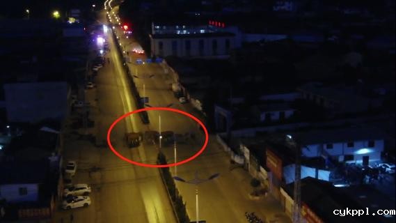 15头野生亚洲象进入云南峨山县城 无人机持续跟踪监测