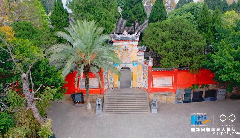 沿着高速看中国丨瞰三峡里的“中华诗城”