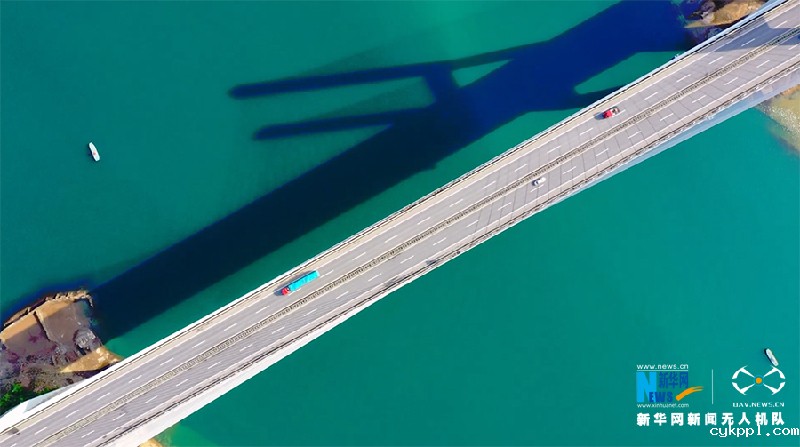 沿着高速看中国丨瞰三峡里的“中华诗城”