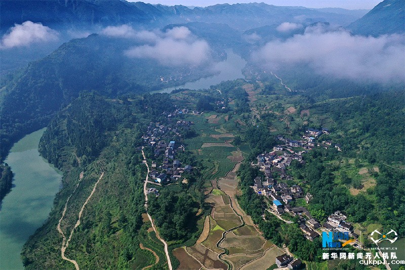 沿着高速看中国| 渝湘高速穿过重庆传统村落