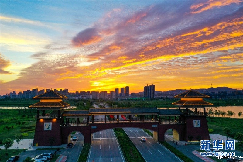 【“飞阅”中国】醉美“火烧云”