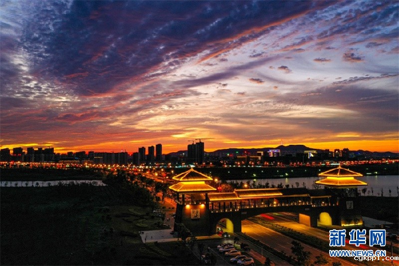 【“飞阅”中国】醉美“火烧云”