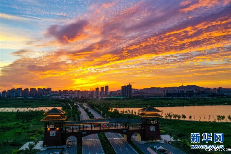 【“飞阅”中国】醉美“火烧云”