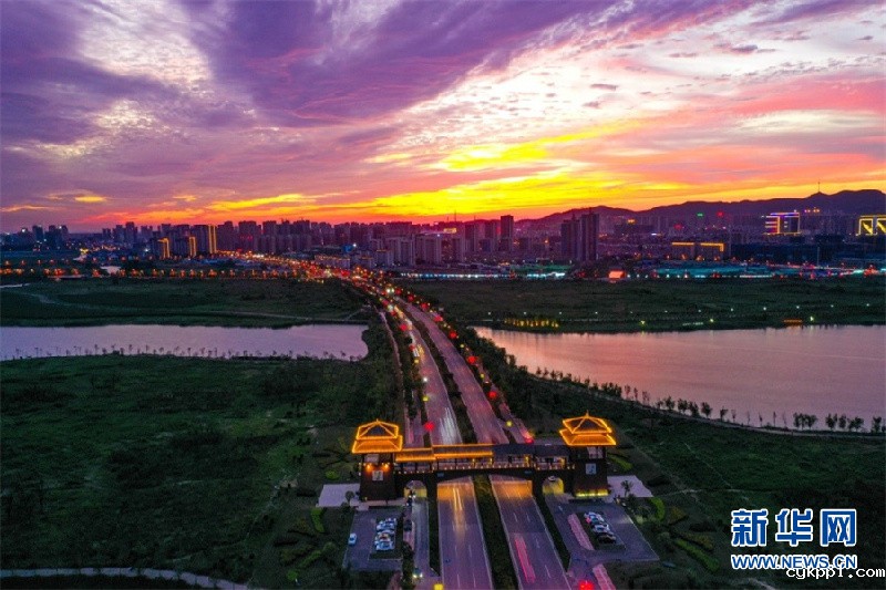 【“飞阅”中国】醉美“火烧云”