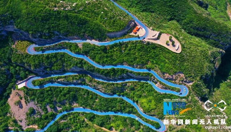【“飞阅”中国】山里的彩色公路