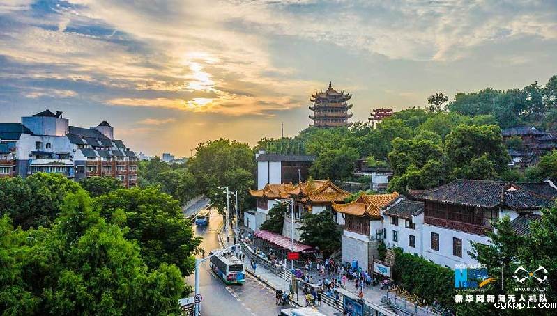 【“飞阅”中国 】晚霞映照黄鹤楼美如画卷