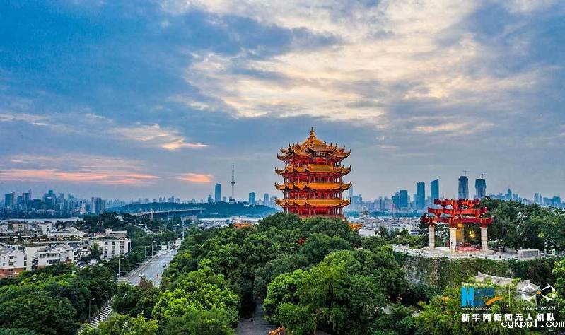 【“飞阅”中国 】晚霞映照黄鹤楼美如画卷