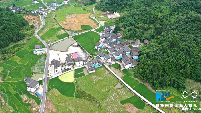 贵州荔波洪江村:昔日“空心村”变“艺术村”