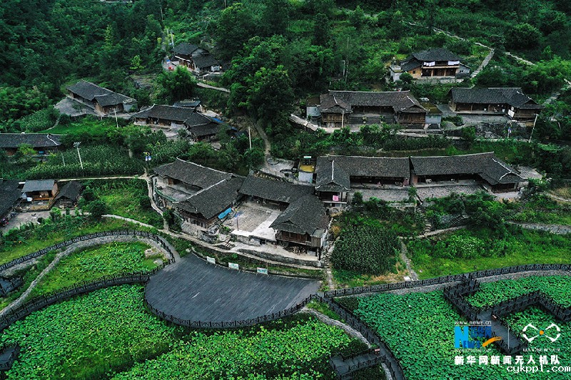 【“飞阅”中国】航拍重庆彭水500年古苗寨 生态保护展新韵