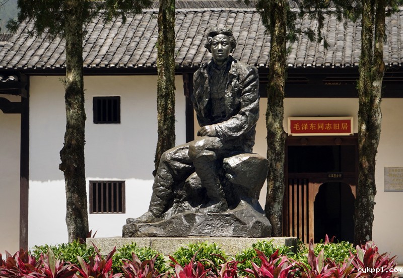 从“石库门”到“天安门”——中国革命圣地巡礼