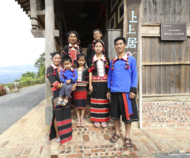 56个民族一起奔小康