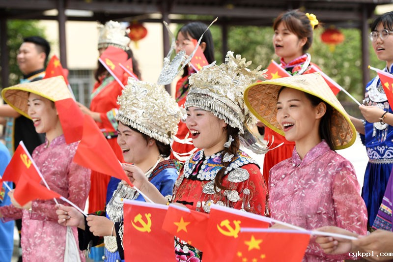 56个民族一起奔小康