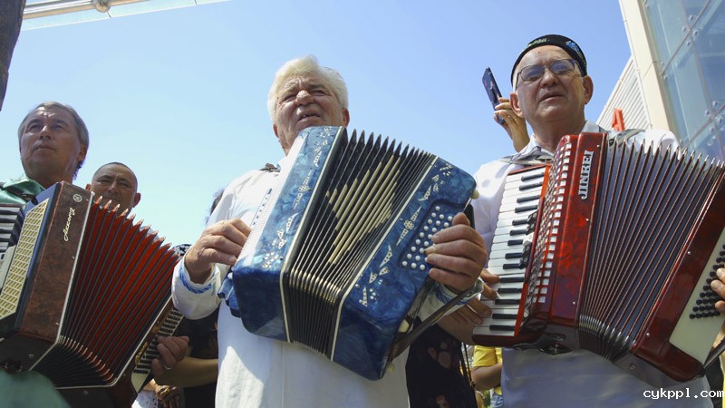 56个民族一起奔小康