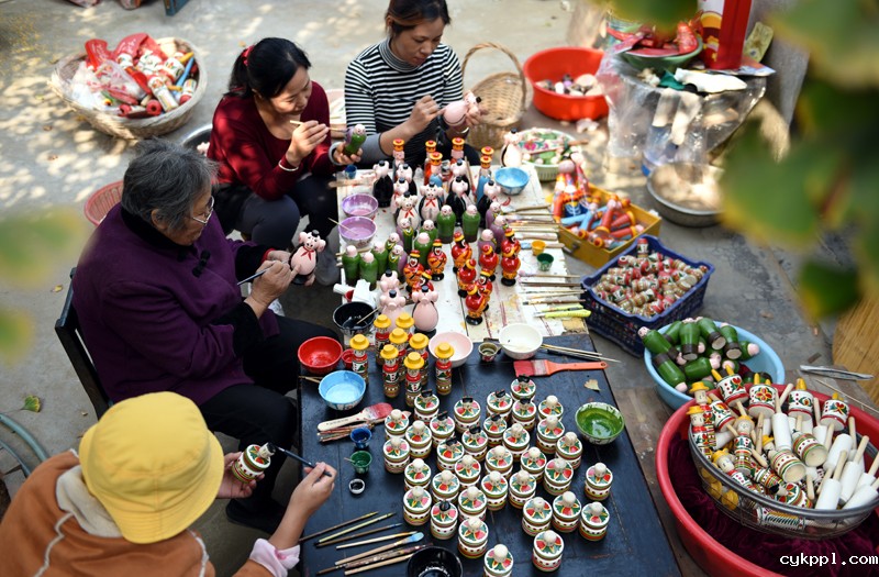 56个民族一起奔小康