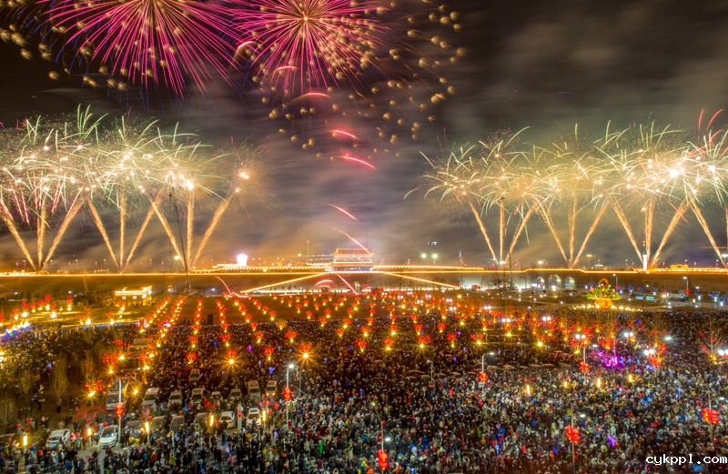 56个民族一起奔小康