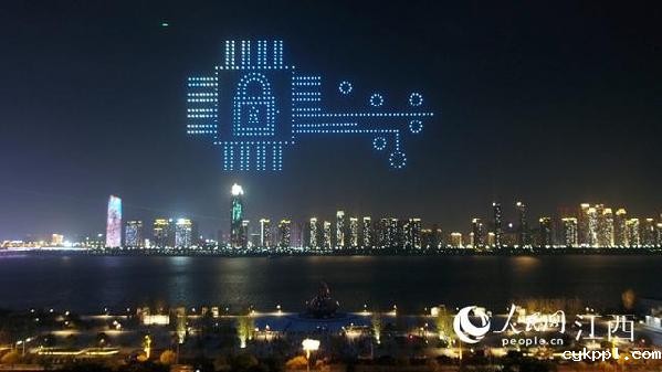 传递网络安全常识 500架无人机赣江上空摆造型