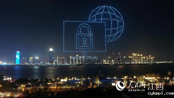 传递网络安全常识 500架无人机赣江上空摆造型