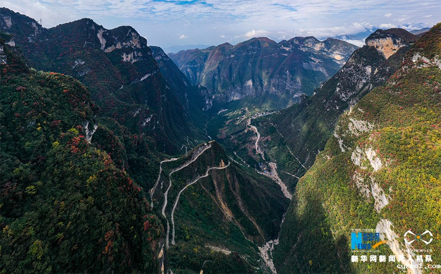 初冬下庄 多彩天路