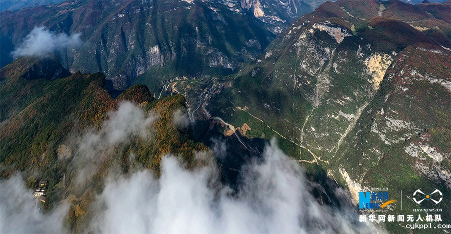 初冬下庄 多彩天路