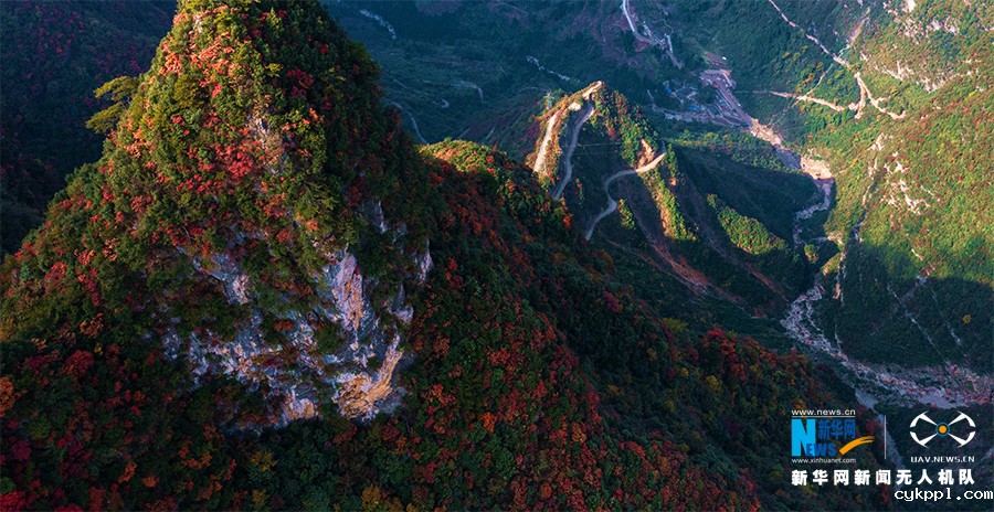初冬下庄 多彩天路