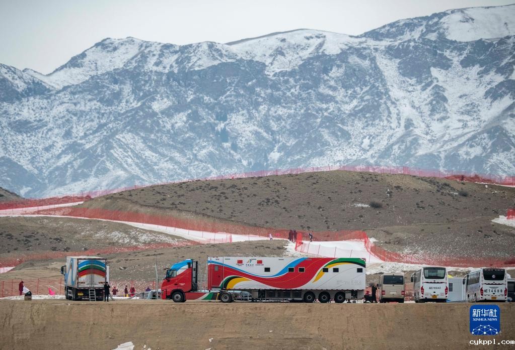 首台国产雪蜡车投入“实战”