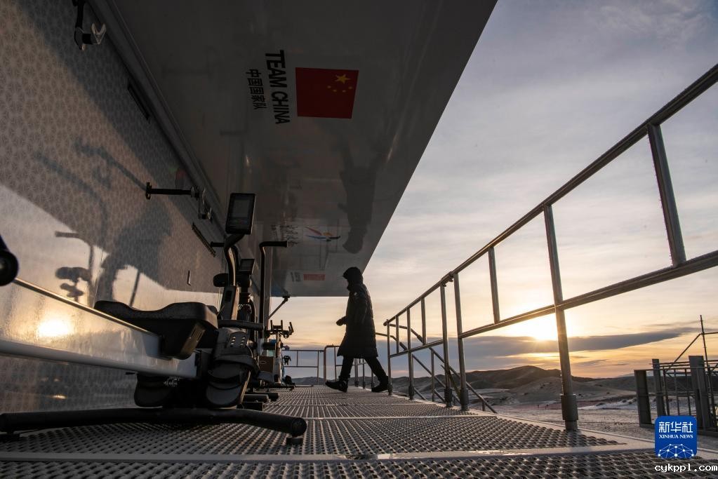 首台国产雪蜡车投入“实战”