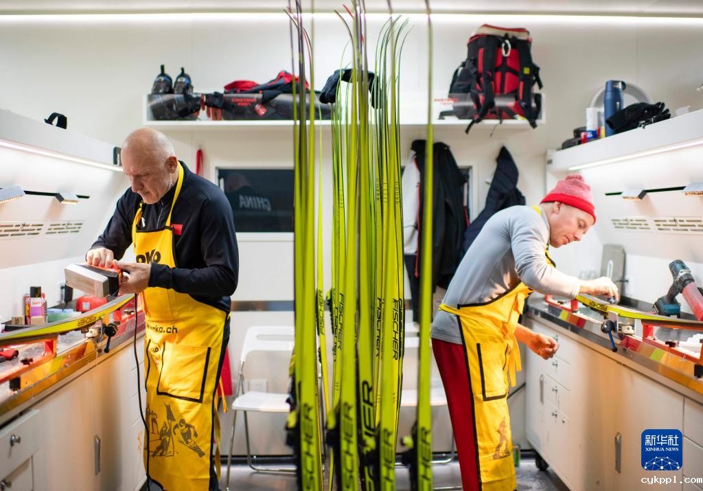 首台国产雪蜡车投入“实战”