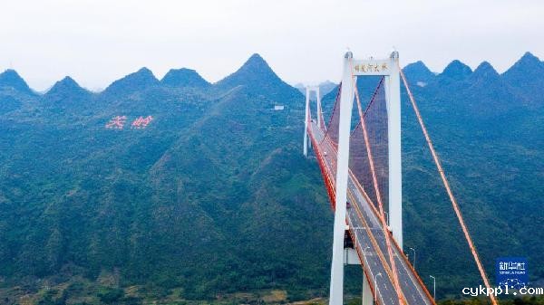 新华全媒+丨飞越“中国桥梁博物馆”