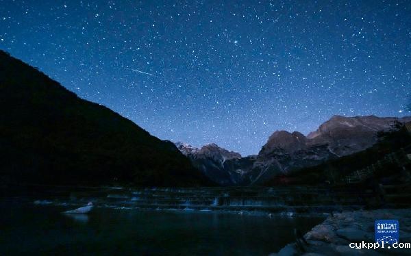 一起来看双子座流星雨