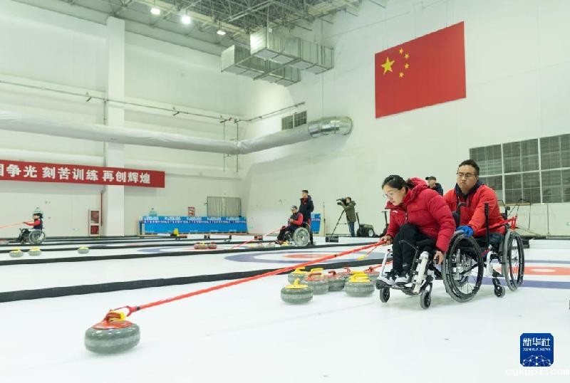 冰壶队、冰球队备战北京冬残奥会