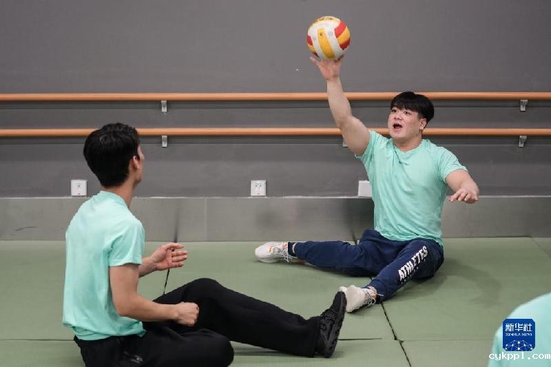 冰壶队、冰球队备战北京冬残奥会