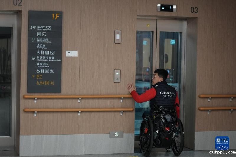 冰壶队、冰球队备战北京冬残奥会