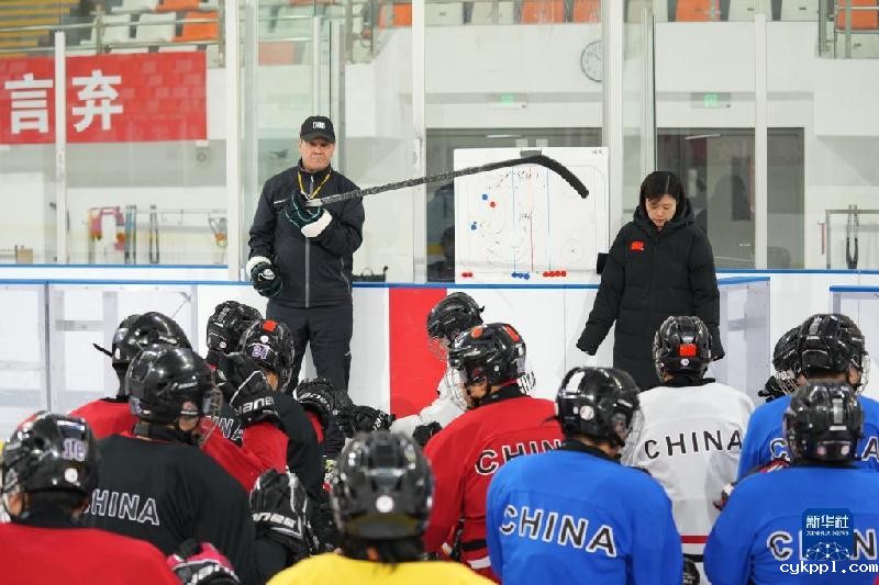 冰壶队、冰球队备战北京冬残奥会