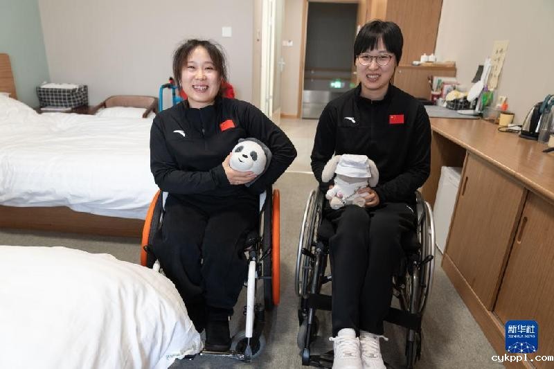 冰壶队、冰球队备战北京冬残奥会