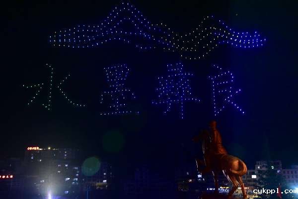 云南彝良：千架无人机夜秀迎新年