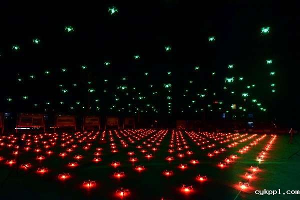 云南彝良：千架无人机夜秀迎新年