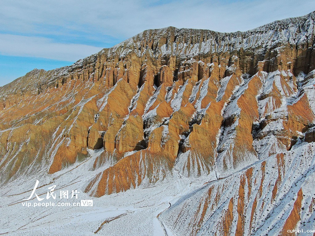 甘肃阿克塞：雪后丹霞美景如画【6】
