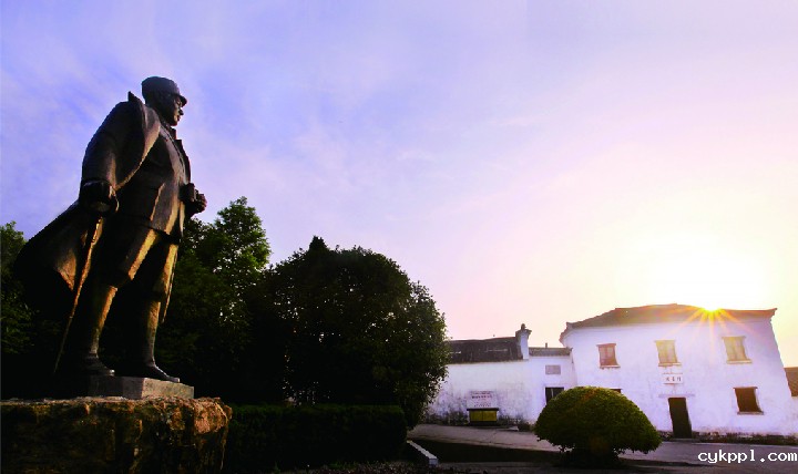 新华全媒+|他是军事家还是摄影师,用镜头记录下新四军烽火岁月