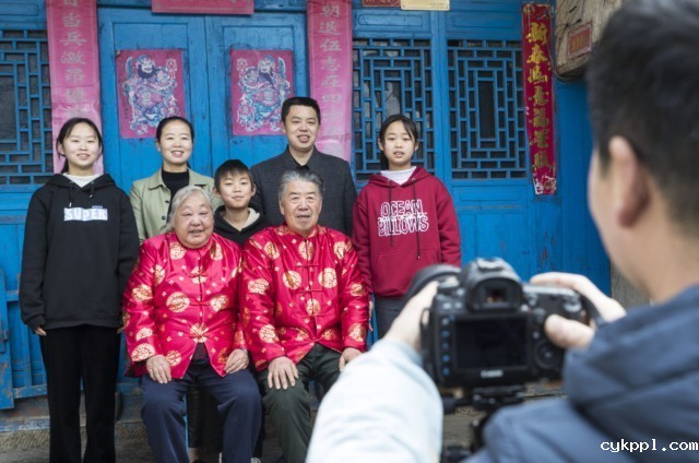 新春走基层丨农民“摄影师”:光影里的山乡变迁