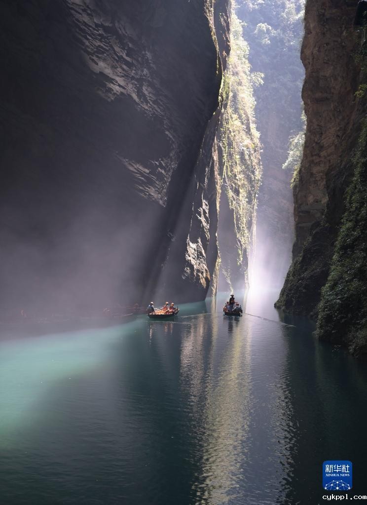峡谷春色美如画