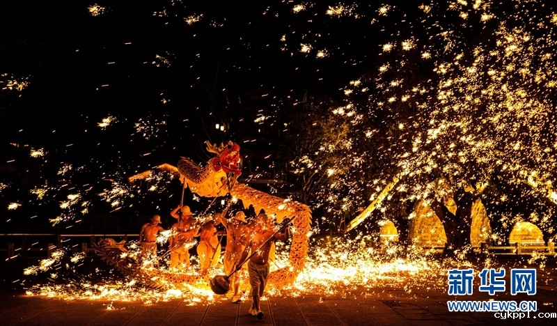 火龙灯舞：火树银花迸发的视觉盛宴