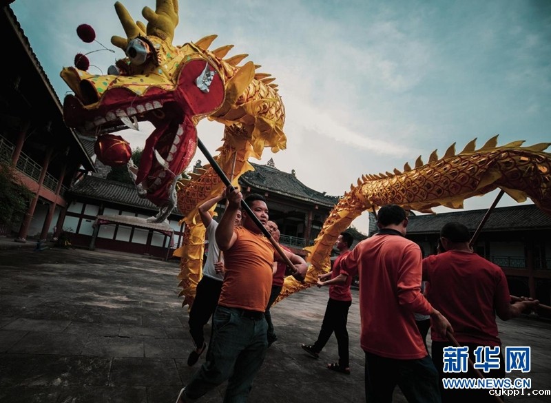 火龙灯舞：火树银花迸发的视觉盛宴