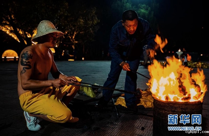 火龙灯舞：火树银花迸发的视觉盛宴